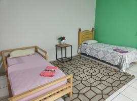 Pousada Soluar quarto triplo，位于Cianorte的酒店