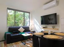 Cozy Hommee In Between CBD & Airport - Free Parking & Self Check-In