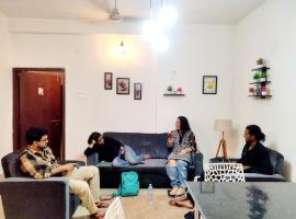 Nomad's Nest Backpackers Hostel，位于古瓦哈提的酒店