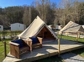 bell tent，位于杜柏的酒店