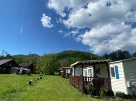 Green Camping，位于Gălăoaia的酒店