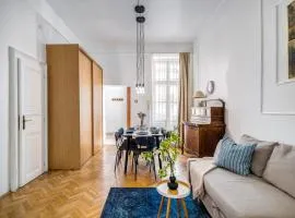 Budapest 1890- your home in downtown