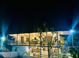 Yethkadu Fieldview Homestay，位于Napoklu的酒店