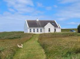 Belmullet Beach House Retreat，位于贝尔马利特的酒店