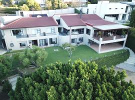B Shocked Manor - Lux Suites，位于开普敦的酒店