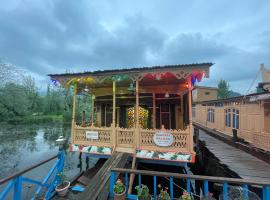 Houseboat Zaindari Palace，位于斯利那加的酒店