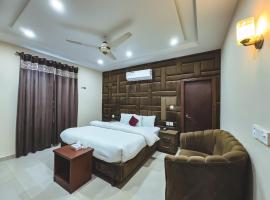 Hotel Luxury Express，位于木尔坦的酒店