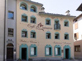 Café Quinson Relais de Charme，位于莫尔杰克斯的带按摩浴缸的酒店