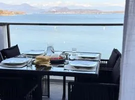 Aquavista Residence - Panoramic Lakefront Penthouses with Pool