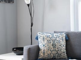 Beautiful 2BR Apartment-, Walk To West Point, Free Parking!，位于Highland Falls的酒店