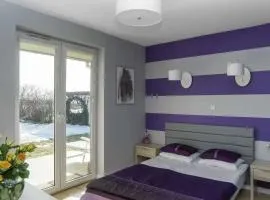 Biały Domek pokój fioletowy