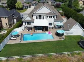 Family Oasis, Heated Pool, FireTable, Sleeps 12