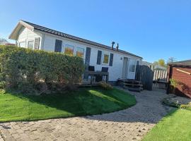 Sunny Chalet near Amsterdam at Camping Venhop