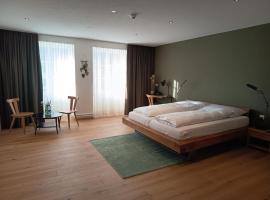 Hotel Restaurant Krone Aarberg，位于阿尔贝格的酒店