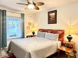 Adorable 2-bedroom unit with jacuzzi beside falls