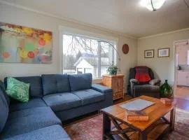 Dee's Country home on 5 acres of views and nature