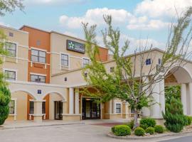 Extended Stay America Suites - Fayetteville - Fort Bragg，位于费耶特维尔的酒店