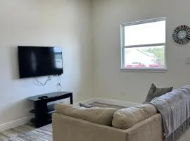 New 2025 Modern 3BR Retreat