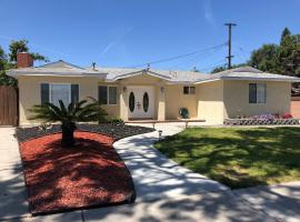 Nice house 10 minutes away to Disneyland or Knotts