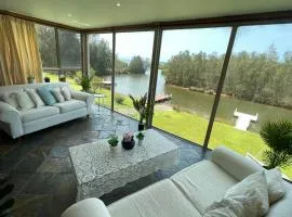 BasinWaterStays Waterfront Jetty - Brm1