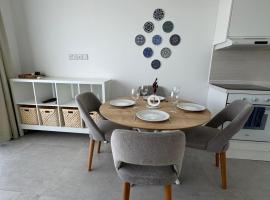 Blue Deja Blue Seaside Appartments，位于Bahçeli的酒店