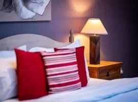 Hotel-Style Apartment with Free Parking, Sleeps 4