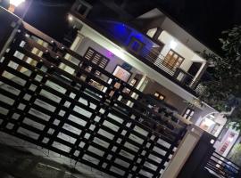 Short term 3 bedroom house，位于Chengannūr的酒店