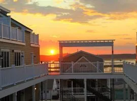 Ashworth Escape Balcony Steps to Beach AC