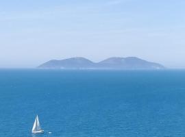 Pinwheel Hostel Vlora & Rooftop Bar，位于伏罗拉的酒店