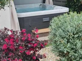 Bowery Guest Houses - Árnyas vendégházak - jakuzzi használattal