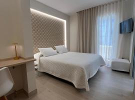 Hotel Restaurant Llansola，位于圣卡洛斯拉腊皮塔的酒店