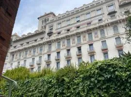 Appartement Ombragé 44m2 Riviera Palace Belle-Epoque, Restomod et Literie Prestige