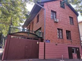 European Backpackers Hostel and 大廚房，位于第比利斯的酒店