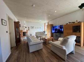 Rhododendron Bliss，位于策勒的酒店