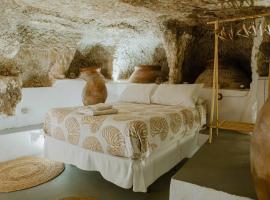 Casa Cueva Las Tinajas de Naya，位于阿尔卡拉德尔胡卡尔的酒店