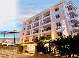 Palm Beach Hotel，位于锡利夫凯的酒店