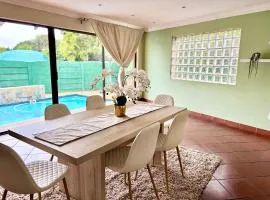 Cozy Home with Pool, Braai & Top Security