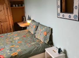 Kamer in een Strobalen huis，位于Linter的酒店