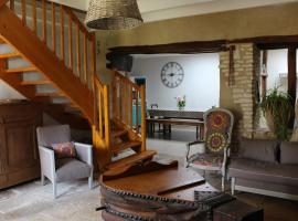 Les Noyers - Maison typique du Poitou - Calme et paisible - Proche du Futuroscope，位于阿瓦同的酒店