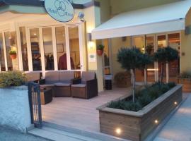 Hotel Aros，位于里米尼的酒店