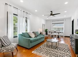 Pacific Cove 9 - Unique Pet-Friendly Bungalow，位于圣奥古斯丁的酒店