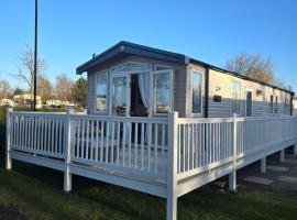 Silver 3 Bed Static Caravan With Patio，位于塞顿港的酒店