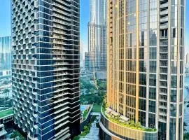 Downtown 2 BR Burj Khalifa & Fountains views 8 min from Dubai Mall