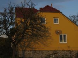 Apartment Nad Punkvou，位于Těchov的酒店