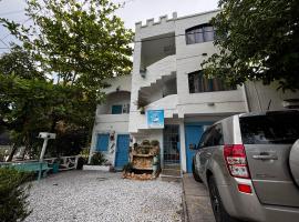 cabaña 83 Santorini，位于特里温福港的酒店