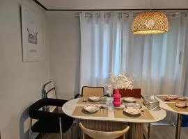 It is a 3-minute walk from Chungmuro Station, near Myeong-dong,Breakfast provided for more than 5 nights, and luggage storage services are included
