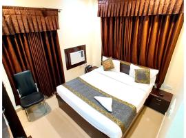 HOTEL ASHOKA PREMIUM GRAND Near Near Varanasi Railway Station, with Wifi-Restaurant-and-Parking-Fully Air Conditioned rooms - BEST HOTEL，位于Banāras Cantonment的酒店