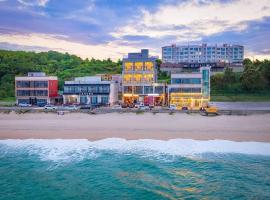 Ganeung Sangsang Spa Pension，位于江陵市的酒店