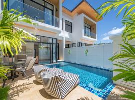 Goldena Twin Private Pool Villas，位于卡马拉海滩的乡村别墅