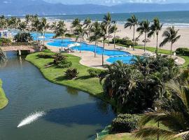 Departamento de lujo frente al mar, Luxury oceanfront apartment，位于新巴利亚塔的带热水浴缸的酒店